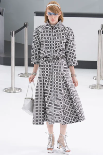 Look 18